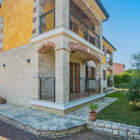 Nevena By Interhome Poreč