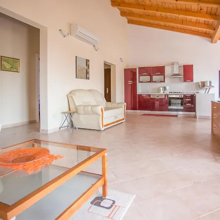 Nevena By Interhome פורץ