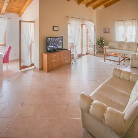 בית נופש Nevena By Interhome