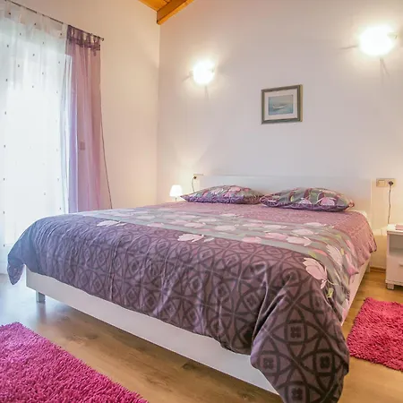 Nevena By Interhome Poreč